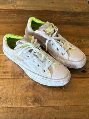 Chuck Taylor Converse Two-Tone Madison Sneakers - Size 6